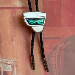 Vintage Western Bolo Tie – Abalone Inlay